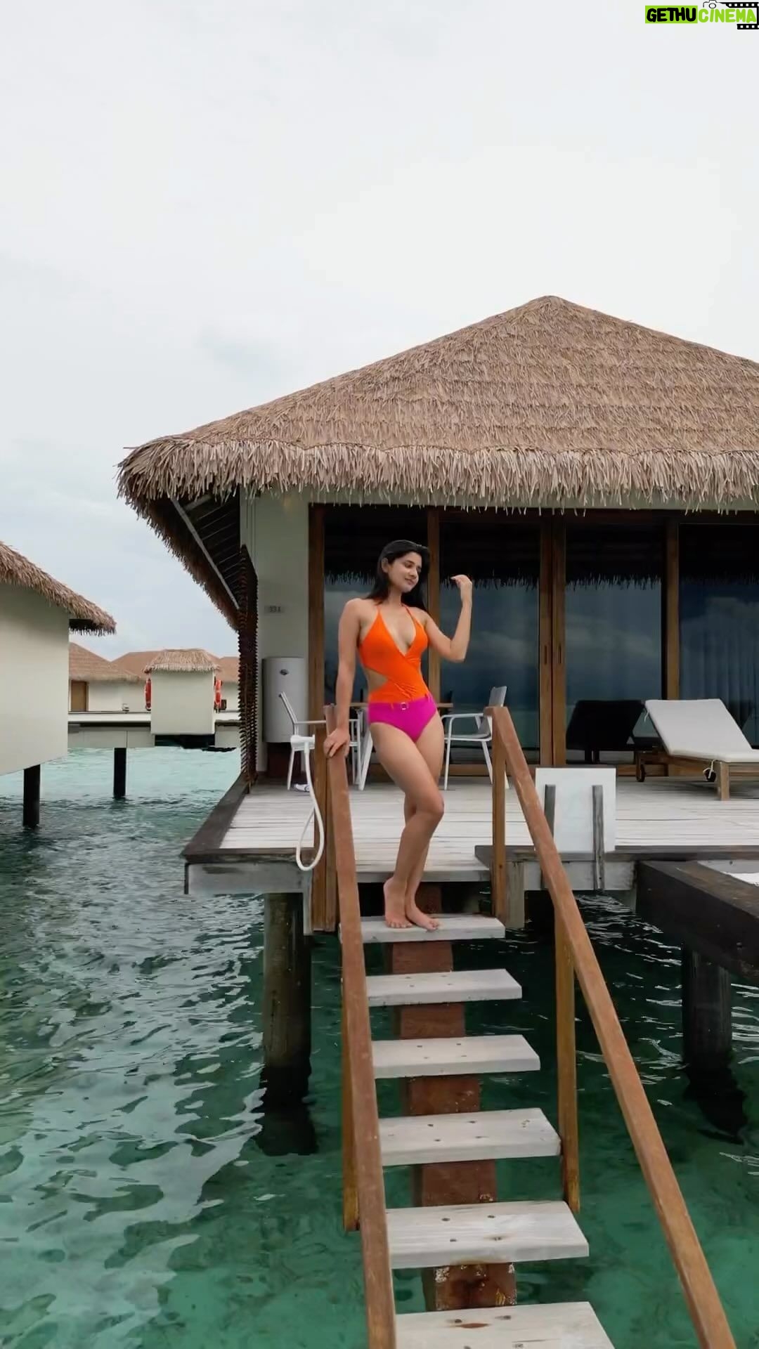 Kanika Mann Instagram - For the eyes who wants to see it all natural π€© Somebody please throw me back there π Loved every bit of being there β¦ β€οΈ Thanks @limitless_adventurer for this shot π«π€ Outfit : @kairesortwear Styling : @littlepuffsofhappiness