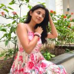 Kanika Mann Instagram - Flowers make me happy 💐 So you can send 🫢 Styling @littlepuffsofhappiness Outfit @idaho_o Assisted by @the.am.official
