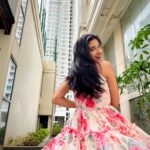 Kanika Mann Instagram - Flowers make me happy 💐 So you can send 🫢 Styling @littlepuffsofhappiness Outfit @idaho_o Assisted by @the.am.official