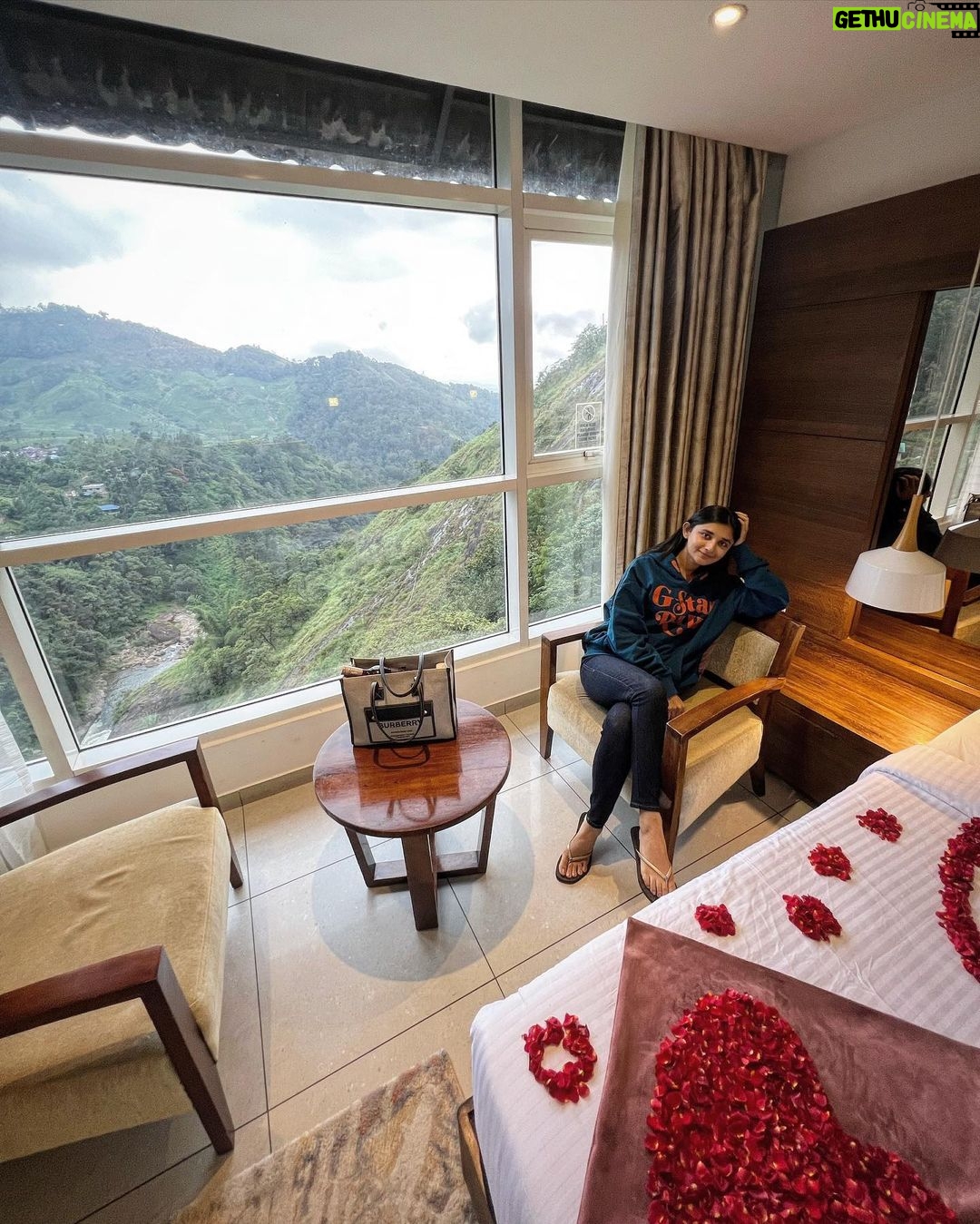 Kanika Mann Instagram - I clicked a few for you π Coz the pictures were doing injustice to the beauty of reality there π It was really dreamy π« Donβt miss the rainbow in the 3rd slide π . . . This place is surreal βοΈ Thanks for the wonderful hospitality @blanketmunnar π§‘ Munnar Kerala