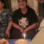 Kanika Mann Instagram - Dekhne aayi na mne birthday post kia ya nahi ? 😂❤️ Ye le Happy Birthday 🥳🎂 😂 Acha ab aagyi ho toh suno .. kl gym chali jana pakka se , bht cake ho gya hoga aaj .. Vitamins time pe leti rha kro .. Kaam ka stress kam lia kro .. kha peeke mast rha kro .. Is post ko save krke rakh lo ❤️ reminder k lie 😃🤗 Let’s get healthier and happier this year together my best friend ❤️