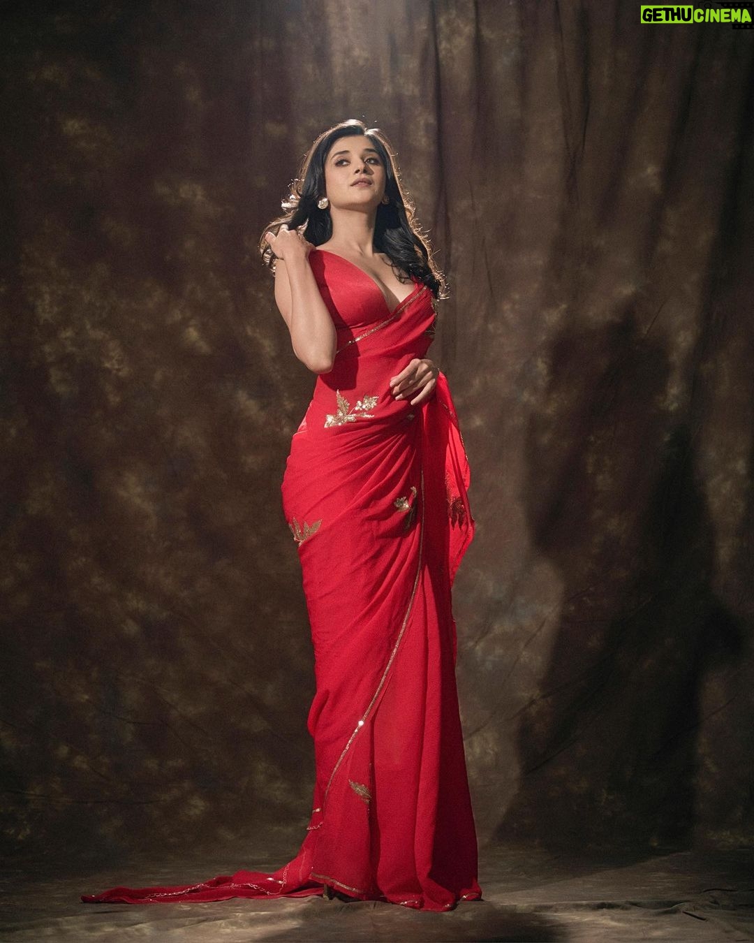 Kanika Mann Instagram - Pleeeeeeeeeeeeeez Help me choose the best …♥️ Styled by : @kmundhe4442 Outfit by : @@thelabelkirtisinghofficial Mua : @komalkumavat_makeovers Hairstylis : @rutujahairstylist Jewellry by : @the_jewel_gallery Photographer: @gohil_jeet