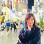 Kaoru Okunuki Instagram - . 仕事も子どもの習いごともぜんぶ終えて、解放感いっぱいの夜。 息子と歌舞伎町のTOHOシネマズでヴェンダース。 帰りは、紀伊國屋の地下でスタンディングのお寿司を食べながら映画の感想あれこれ語り合って、私たちのPERFECT DAYS. 2023年もありがとうございました。 みなさまどうぞあたたかい夜を。 そしてよいお年をお迎えください。 #wimwenders #perfectdays