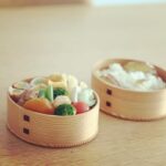 Kaoru Okunuki Instagram - . 小学生最後の運動会が、終わりました🚩 久しぶりの賑やかな開催で、民舞に対抗競技にと大盛り上がり。 お弁当はまだ一緒に食べられず、ほんとうならお重に詰めて皆でつつきたかったものを、ひとりぶん、わっぱのお弁当箱に。 低学年の頃は、私を見つけると「おかあさーん！」と手を振ってくれたけれど、今年は「あ。おかあさん。」という顔を見せたと思ったら、またすっとお友だちとの世界に戻っていく。 そんな変化も愛おしくファインダー越しに見つめた、秋の日。