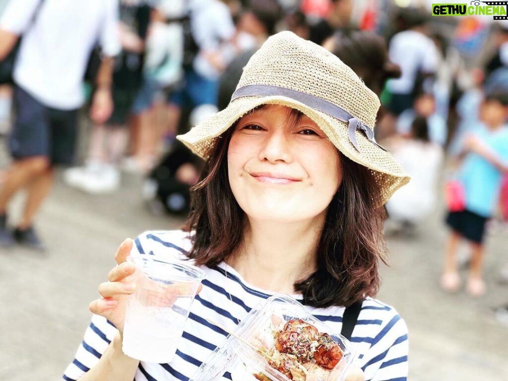 Kaoru Okunuki Instagram - . お祭り大好き。 日のあるうちに出かけたのは、 久しぶりだったかも。 iPhoneが熱を持ち、 フリーズするくらい暑くて。 ふぅふぅ言いながら、 レモンサワー飲んで、 とうもろこしとたこ焼き食べた◯°