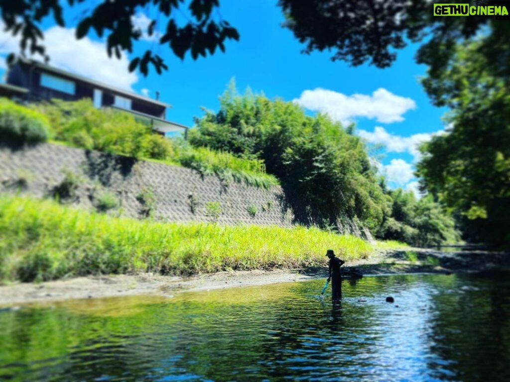 Kaoru Okunuki Instagram - . 倫子さんの写真でいつも見ていた、特別な川 私もざぶざぶとその中に入ってみたら 倫子さんの物語の登場人物になれたような気がして なんだかうれしかった 素敵な夏の想い出をありがとう @rinkokawauchi