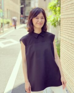 Kaoru Okunuki Instagram - . 少し前の日曜日に、息子のピアノの発表会がありました。私が弾くわけでもないのに、朝からそわそわ。自分の本番のほうが気楽だと、いつも思う。記録の動画を撮るという使命もあり(誰にも頼まれていないのだけど)、前日の機材チェックから、当日の席取りまで、いそがしい。 ネクタイ姿の息子に合わせて、私もちょっとだけおめかし、襟付きのブラウスを。久しぶりにお友だちにも演奏を聴いてもらえて、うれしい夏の日でした。