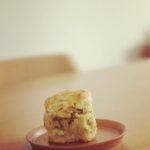 Kaoru Okunuki Instagram - . organic.bakes @organic.bakes から、秋のおくりもの スコーンにはさまれた ふかふかぎゅうぎゅうのさつまいも この世の食べ物でさつまいもが1番好きな息子が 「こんなに幸せなことってある！？」と、大喜び thanks to rikasan♡