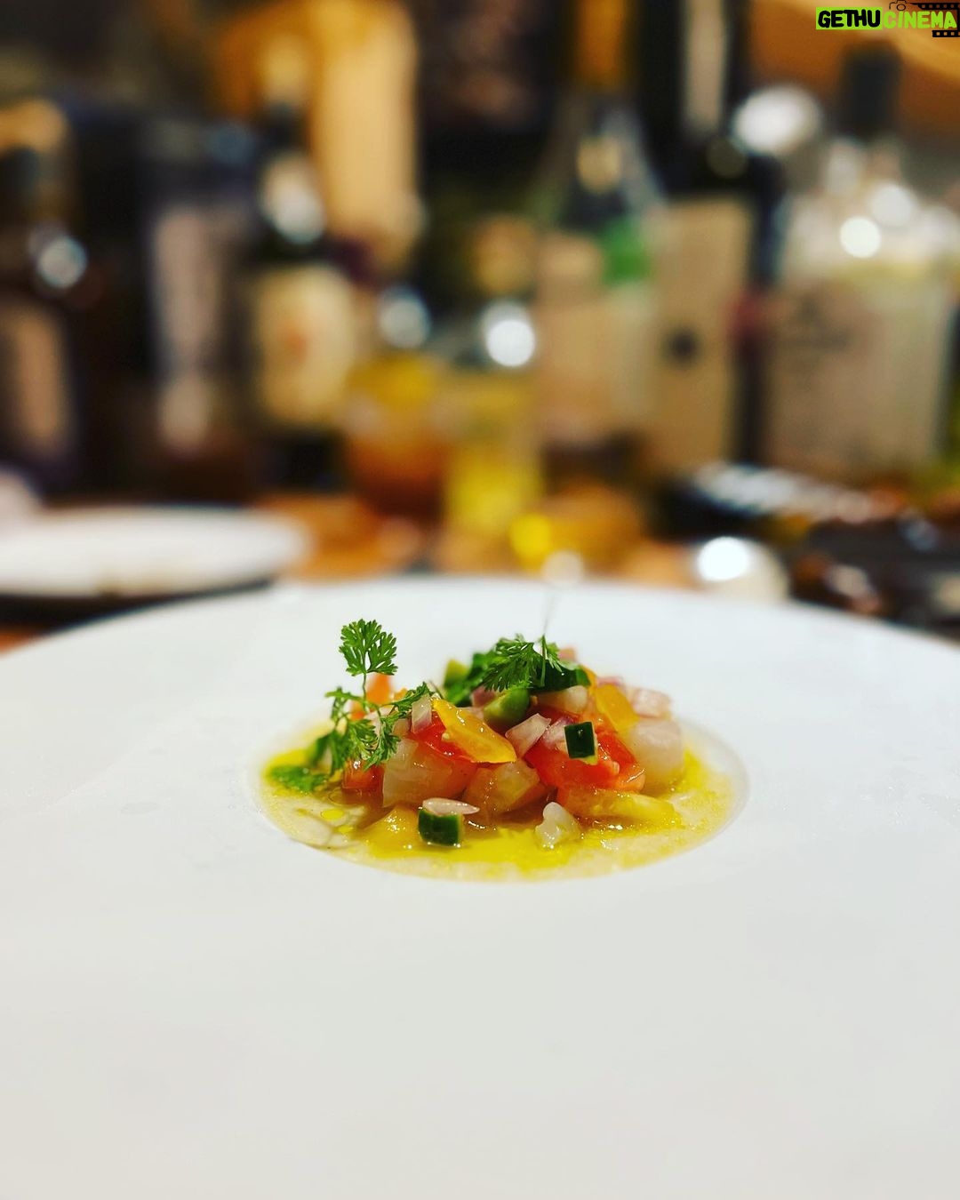 Kaoru Okunuki Instagram - . 東京に戻ってからも何度も思い出す、プルピエの夜 @pourpier_naturalwine 息子とカウンターに並んで 店主の洋一郎さんと楽しくおしゃべりしながら ほんとのほんとに美味しいナチュラルワインと お料理をいただいて 台湾から旅行に来ていたカップルが "Wachgekusst めざめのキス"というワインを飲みながら 幸せそうにしているのを、微笑ましく眺めていた プルピエのためだけにまた山形に行きたいなあと あれからずっと思っている ・Sans Soufre Blanc 2021 Takeda Winery Yamagata ・Detonation Riesling 2021 Immich-Batterieberg Germany ・numero due 2020 Grape Republic Yamagata ・Lorenz Wachgekusst Secco Rose NV Lorenz Germany ・Salento Mondo Nuovo Primitivo 2017 Morella Italy