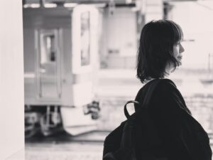 Kaoru Okunuki Instagram - .

夏のお出かけ第一弾は、山形へ。
米沢にある"日本一小さな戦争資料館" を訪ね、山形市では戦争の体験を語り継いでいる方に、お話しを伺ってきました。
終戦を迎えた8月、ちょうど今の息子と同じ12歳だったそうで当時の様子を聞きながら、思い考えることがたくさんありました。

米沢では通りがかりの方の車に乗せてもらい、お昼ごはんに美味しいお餅料理をご一緒したり、新幹線でうっかり寝過ごし、慌てて乗り換えた電車でカメラを落として、壊したり。
(レンズのフィルターの損傷だけですんだ！)
三百坊という山の上のお蕎麦屋さんの板そばが美味しくて、八百坊の温泉湯は、とろりと熱く。
ずっと行ってみたかったプルピエでは、ナチュラルワインをいっぱい！(一杯じゃなくていっぱい)

とびきりの楽しみもあって、いい旅でした。
想い出写真の撮影は、息子。そして、夏は続く。