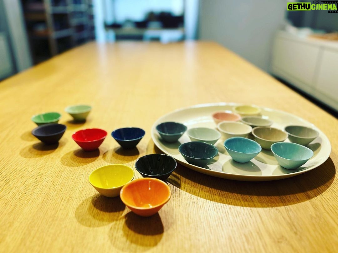 Kaoru Okunuki Instagram - . 友人たちから 「ただ歩いているだけで楽しいよ!」 とすすめられた Sally HillsのCrown Street かわいい雑貨屋さんやインテリアショップがたくさんありました ただ、どこのお店にも17時には閉まってしまう オフィス街もその頃になるとビルからどんどん人が出てきて、近くのパブは大にぎわい 息子が「なんのパーティー?結婚式?」と目を丸くしていたけれど、どうやら日常みたい!