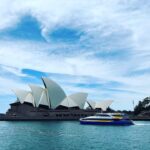 Kaoru Okunuki Instagram - . Opera house @sydneyoperahouse その昔アボリジニが暮らしていたという海辺に建つ オペラハウス。 帆にも貝殻にも思えるデザインはどの角度から見ても美しく、 100万枚のタイルの白は光を反射し、黄色はやわらかく輝き、 そのグラデーションはまるで漣のよう。 夜はコンサートホールでシドニー交響楽団を。 天井にもピンクの貝殻。 演目はANNE-SOPHIE MUTTER ＆THE MUSIC OF JOHN WILLIAMS ブラボー！！ ばらばらに取れた最後の二席だったので ひとりで座っている息子のうしろ姿をときどき確かめながら。