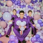 Karan Johar Instagram - Going through a purple patch!!!! My world …. The idea of balloons are more than a decoration to me… they have always represented joy and celebration and a magical feeling of happiness …. My first film is full of them … and even now my inner child comes alive when I have them around … Am so happy to have passed on my joy of balloons to my twins … who overreact as much to them as I do…. Thank you @ekalakhani for always dressing the family and to @sheldon.santos for being there to capture our moments … and the biggest hug to my children’s favourite and all our silent pillar @len5bm ❤️❤️❤️❤️