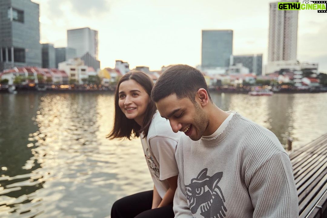 Karan Johar Instagram - Our jigras❤️ That’s a wrap on our film, see you in cinemas on 27th September!!!! #Jigra @apoorva1972 @aliaabhatt @vedangraina @somenmishra @vasanbala @irengbamdebashish @marijkedesouza @shaheenb @grish1234 @dharmamovies @eternalsunshineproduction