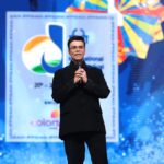 Karan Johar Instagram – An absolutely marvellous time spent at #IFFI2023 with art & cinema just buzzing in the air. Extremely honoured that we had the opportunity to show the world a glimpse of #AeWatanMereWatan with @sukhwindersinghofficial performing a song from our film, followed by the launch of our motion poster with the gorgeous @saraalikhan95. A heartfelt thank you to @official.anuragthakur for hosting this wonderful event and supporting us all. 

Stay tuned, #AeWatanMereWatanOnPrime coming soon only on @primevideoin. 

@apoorva1972 @somenmishra #KannanIyer @darabfarooqui @dharmaticent @iffigoa