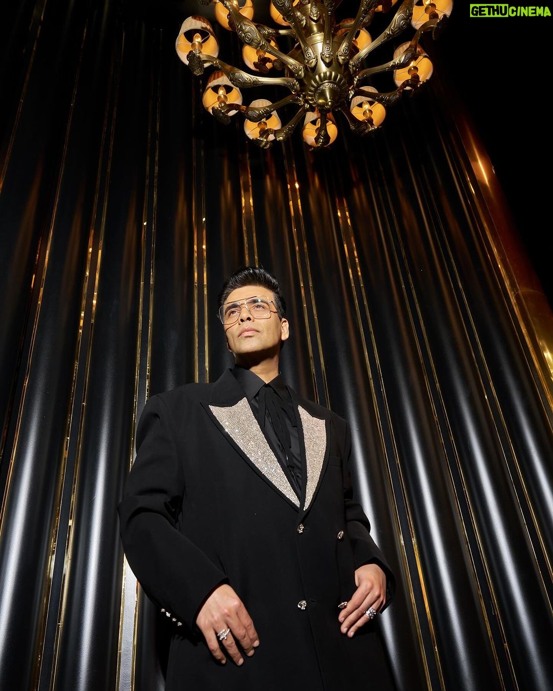 Karan Johar Instagram - Looking ka toh rab jaane but feeling like a Wow! Styled by @ekalakhani in @falgunishanepeacockindia π· @thehouseofpixels for #koffeewithkaran with @kareenakapoorkhan and @aliaabhatt now streaming on @disneyplushotstar