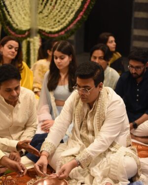 Karan Johar Instagram - Happy Diwali from all of us at @dharmamovies @dharmaticent @dharma2pointo @dcatalent … may the universe shower you with abundant joy,,, peace of mind and the best physical and mental health….. ❤️❤️❤️❤️❤️❤️