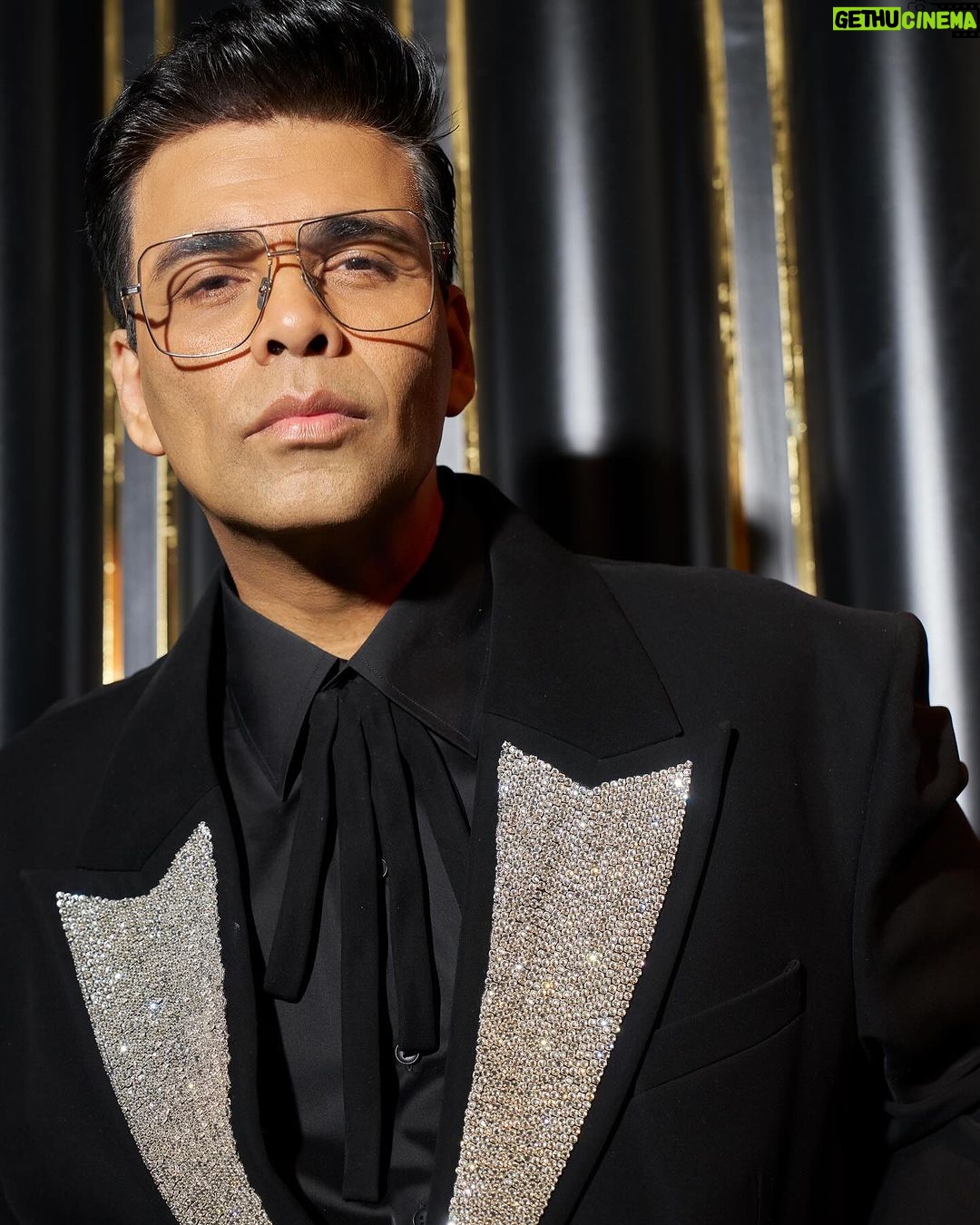 Karan Johar Instagram - Looking ka toh rab jaane but feeling like a Wow! Styled by @ekalakhani in @falgunishanepeacockindia π· @thehouseofpixels for #koffeewithkaran with @kareenakapoorkhan and @aliaabhatt now streaming on @disneyplushotstar