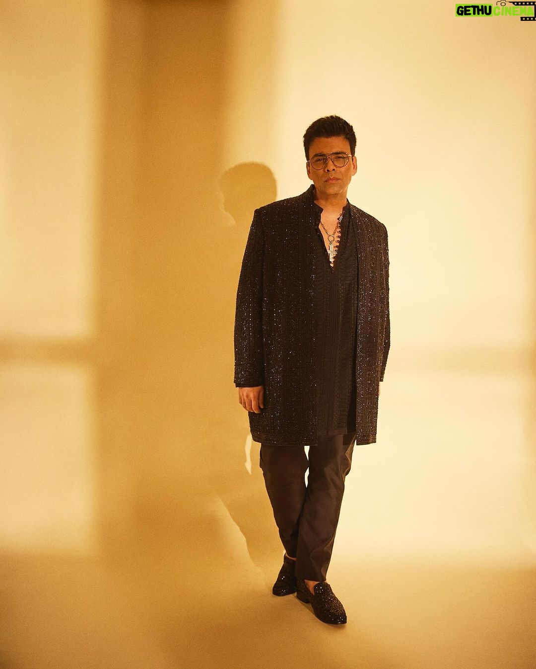 Karan Johar Instagram - Shine on! It’s the season to….. styled by @ekalakhani in @farazmanan 📷 @sheldon.santos