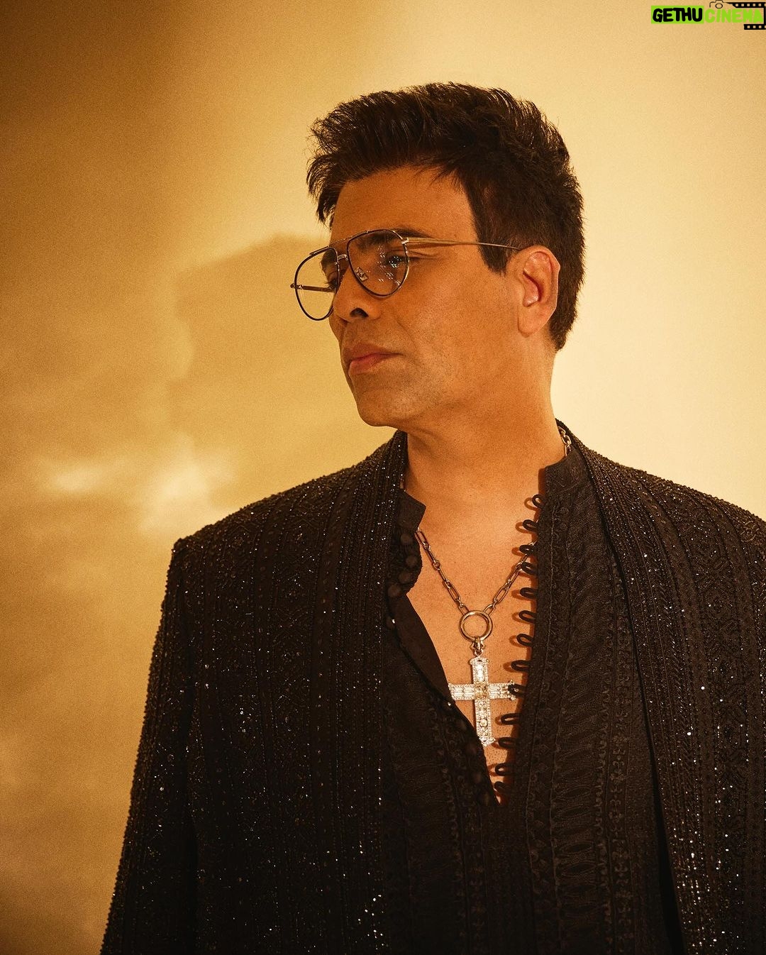 Karan Johar Instagram - Shine on! It’s the season to….. styled by @ekalakhani in @farazmanan 📷 @sheldon.santos