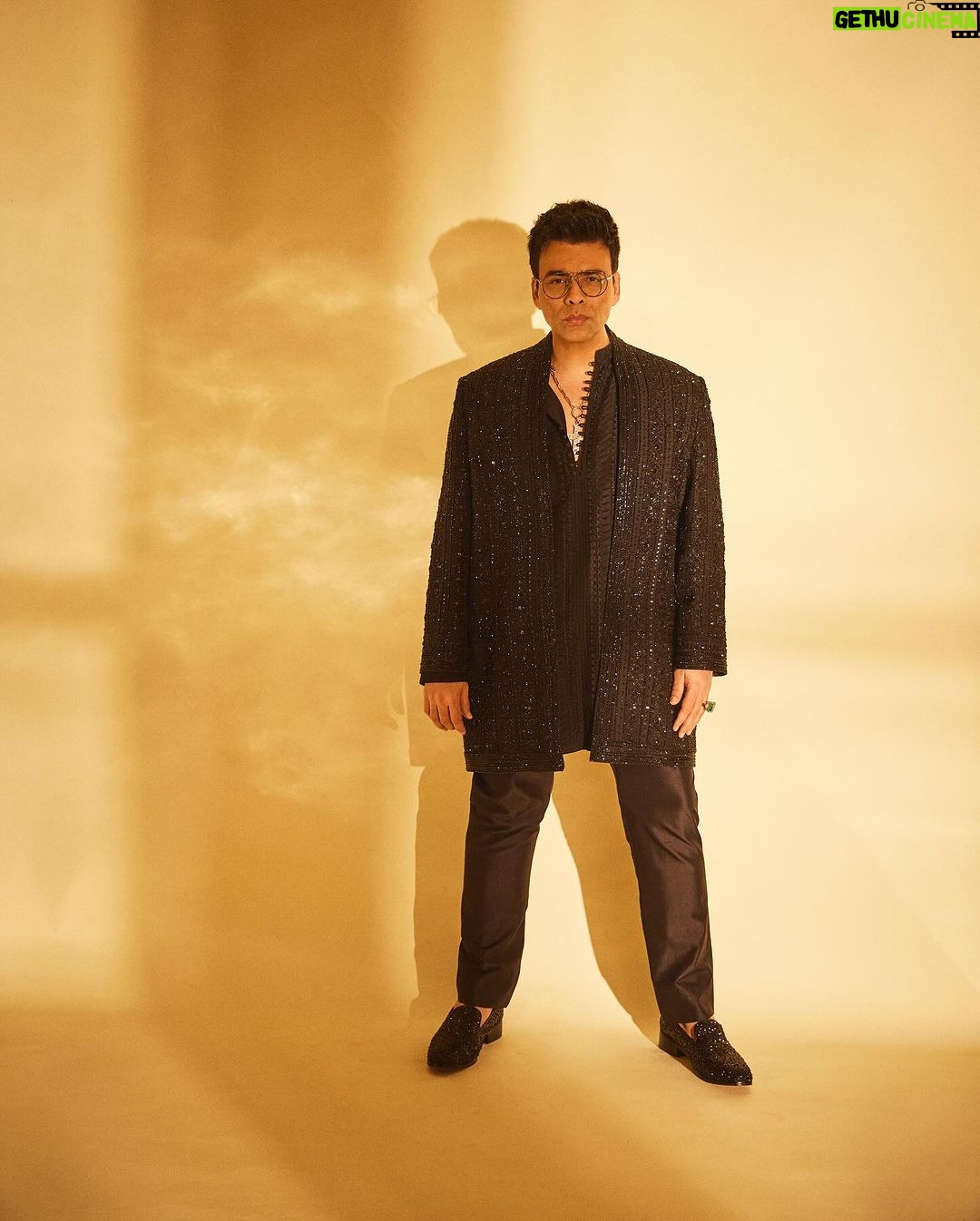 Karan Johar Instagram - Shine on! It’s the season to….. styled by @ekalakhani in @farazmanan 📷 @sheldon.santos