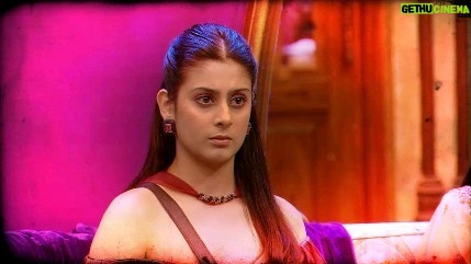 Karan Johar Instagram - Isha ki li Karan ne class, kya hoga ab #WeekendKaVaar ka mahaul? Dekhiye #BiggBoss17, Mon-Fri 10PM & Sat-Sun 9:30PM sirf #Colors aur @officialjiocinema par. #BB17 #BiggBoss @beingsalmankhan @karanjohar @hyundaiindia @FEELTHEFIZZ @daburindialtd @tresemmeindia @parlehideandseek @chingssecret @glancescreen @harpic_india @isha__malviya