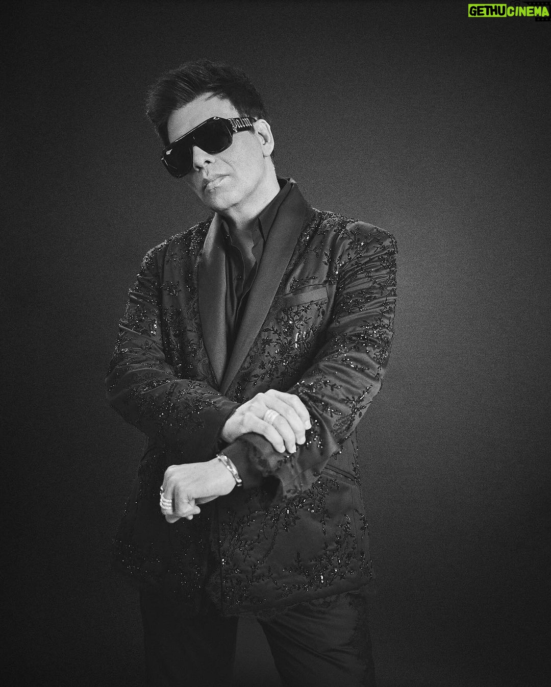 Karan Johar Instagram - For the@#weekendkavaar on #bigboss styled by @ekalakhani in @shehlaakhan 📷 @sheldon.santos