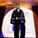 Karan Johar Instagram - I have known Nandi for decades now, and walking today is not just about fashion, it’s about friendship, love and a retrospective reflection of the past. The first time I ever walked on the ramp was for Nandi, and this time around it’s equally special. Nandita’s versatile designs from 20 years ago are relevant even today, and will remain so for the next 20!!! @nanditamahtani … big love to you always!!!! 📷 @thehouseofpixels styling team @team___e @ekalakhani designed by @nanditamahtani managed by @len5bm