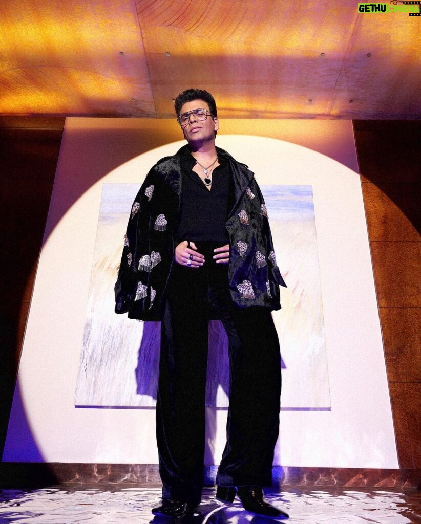 Karan Johar Instagram - I have known Nandi for decades now, and walking today is not just about fashion, it’s about friendship, love and a retrospective reflection of the past. The first time I ever walked on the ramp was for Nandi, and this time around it’s equally special. Nandita’s versatile designs from 20 years ago are relevant even today, and will remain so for the next 20!!! @nanditamahtani … big love to you always!!!! 📷 @thehouseofpixels styling team @team___e @ekalakhani designed by @nanditamahtani managed by @len5bm