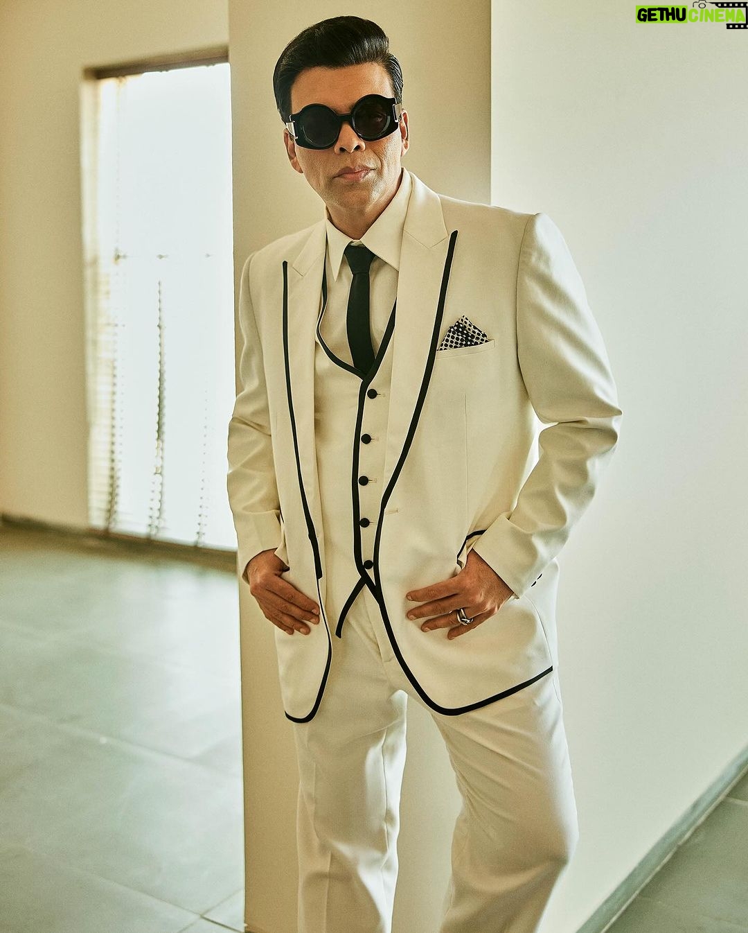 Karan Johar Instagram - Whitewashed!!!! Styled by @ekalakhani in @rohitgandhirahulkhanna 📷 @sheldon.santos