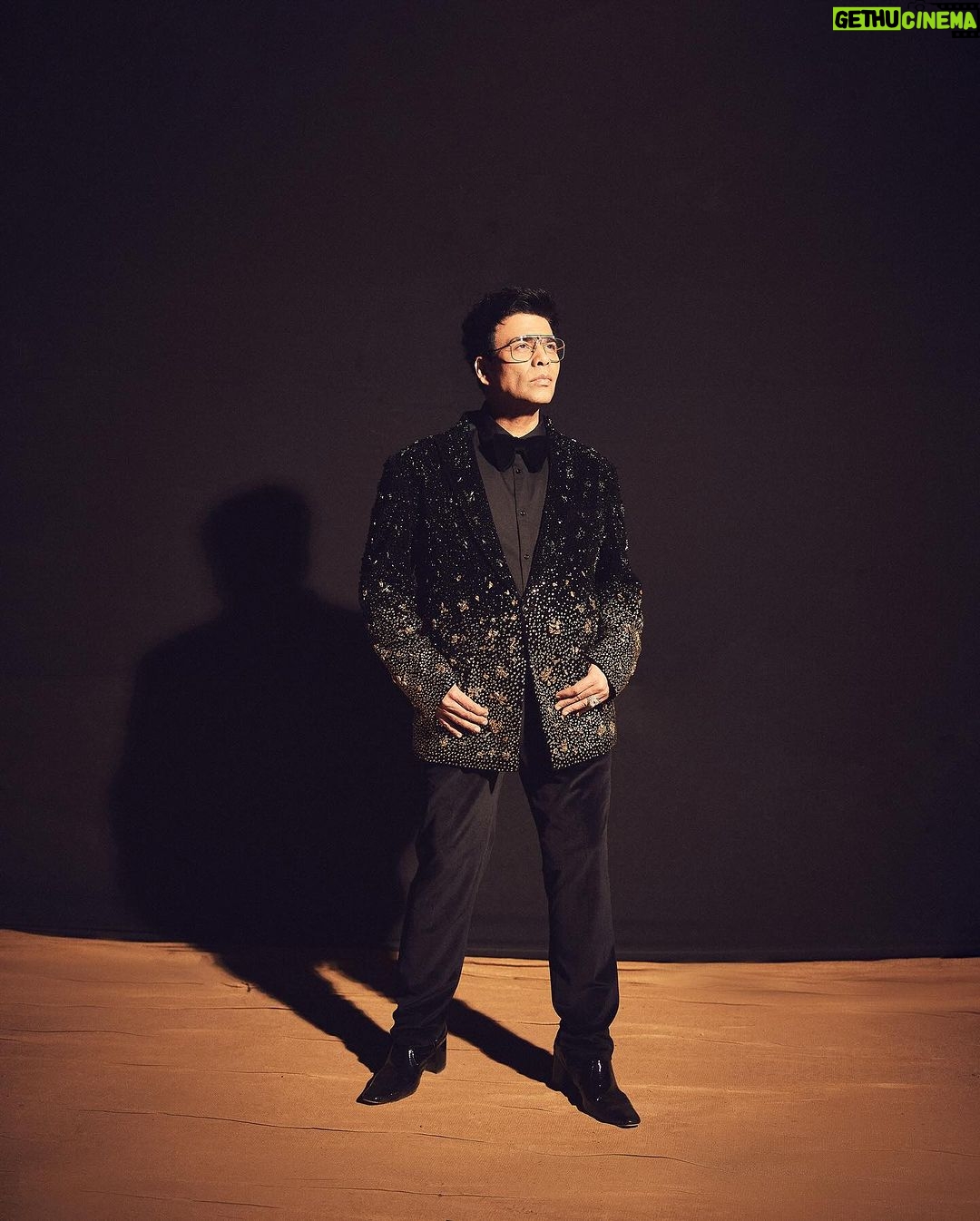 Karan Johar Instagram - Hosting @filmfare!!!!! Styled by @ekalakhani in @gauravguptaofficial 📷 @sheldon.santos