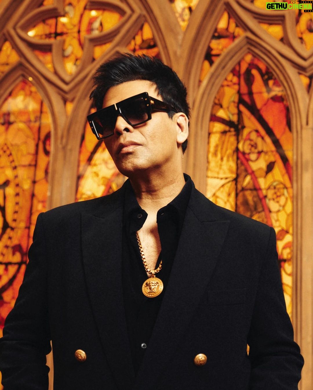 Karan Johar Instagram - For the season finale of #koffeewithkaran in @balmain styled by @ekalakhani 📷 @thehouseofpixels