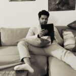Karan Kapadia Instagram - New single out soon , here’s a little sneak peak 😉 Beat - @stunnahbeatz Mix & master - @southblockstudios #rap#hiphop#sneakpeak#newsingle#songs#music#desihiphop