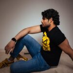 Karan Kapadia Instagram - 📸 - @bharat_rawail 🧥- @priyaaa24 assisted by @bhatiapankti_ ✍️- @vishu.raj.put 🧔🏻- @vikramaj85_hair