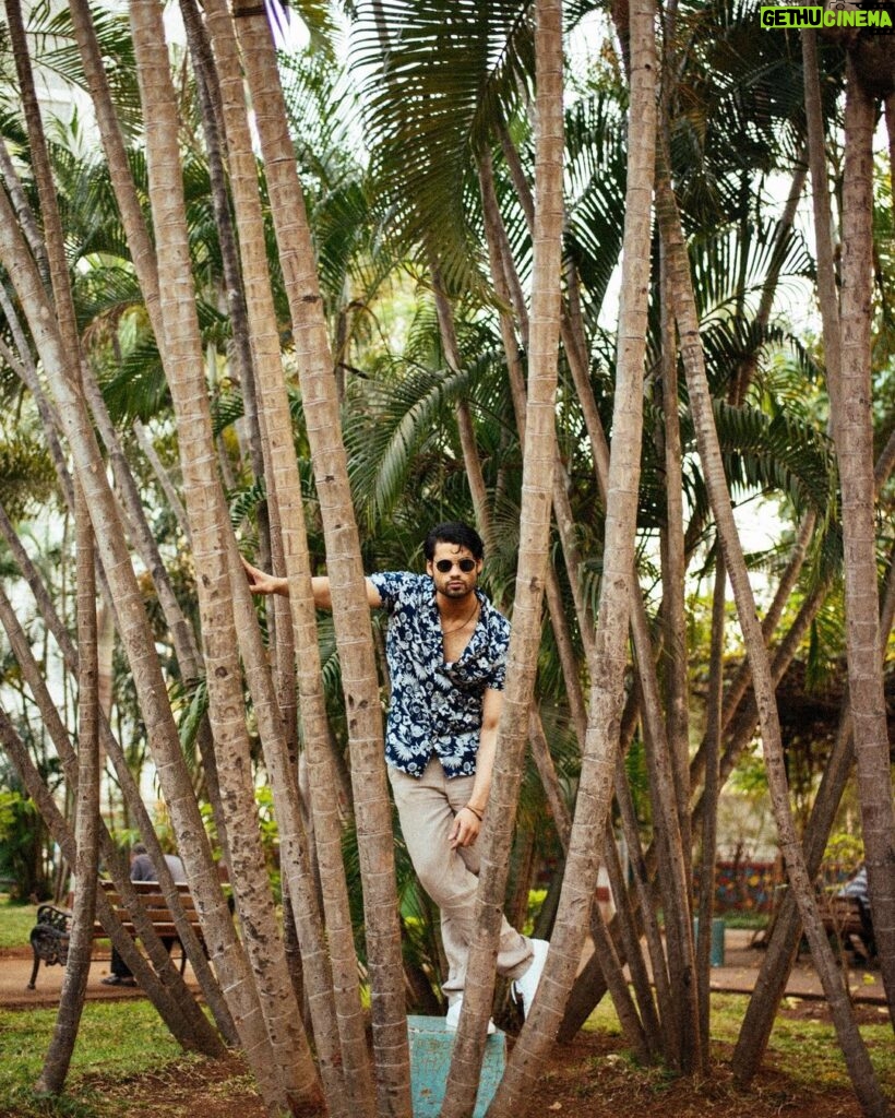 Karan Kapadia Instagram - I like trees. 📸 - @bharat_rawail 🧥- @priyaaa24 assisted by @bhatiapankti_ ✍️- @vishu.raj.put 🧔🏻- @vikramaj85_hair