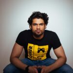 Karan Kapadia Instagram - 📸- @bharat_rawail 🧥- @priyaaa24 assisted by @bhatiapankti_ ✍️- @vishu.raj.put 🧔🏻- @vikramaj85_hair