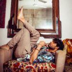 Karan Kapadia Instagram - 📸- @bharat_rawail 🧥- @priyaaa24 assisted by @bhatiapankti_ ✍️- @vishu.raj.put 🧔🏻- @vikramaj85_hair Outfit - @yavi