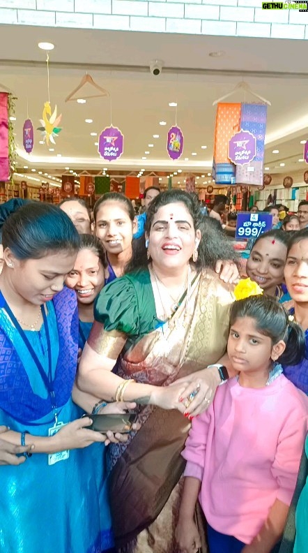 Karate Kalyani Padala Instagram - పలసా లో షాపింగ్ మాల్ లో ఫ్యాన్స్ తో ఫన్ అన్నమాట...🤩🤩🤩🤗🤗🤗🥰🥰🥰😁😁🎉🎉🔥🔥😍😍😍😍😍