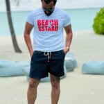 Kareena Kapoor Instagram - Is he advertising the next holiday destination ….while still on holiday!!!????🤣🤣🤣🌈🌈❤️❤️ #My hot husband💥❤️#My Saifu …