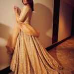 Kareena Kapoor Instagram - Dadasaheb Phalke International film festival award 💛 Jaane Jaan forever💛💛💛 @jaideepahlawat @itsvijayvarma @sujoyghoshofficial @jayshewakramani @akshaipuri @abujanisandeepkhosla @rheakapoor @makeupbypompy @savleenmanchanda @kunalgupta91