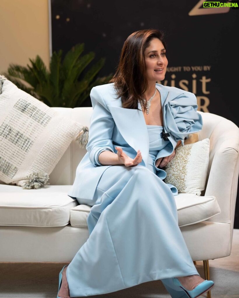 Kareena Kapoor Instagram - A fantastic day in Qatar at the Doha Jewelry & Watches Exhibition 20th Edition 🩵🇶🇦 @djwe.qa @visitqatar #DJWE20 #DJWE #VisitQatar #DohaJewelleryandWatchesExhibition Doha Exhibition and Convention Center - DECC