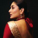 Kareena Kapoor Instagram - Red for the night of the black lady ❤️ #HyundaiFilmfareAwards2024 #GujaratTourism
