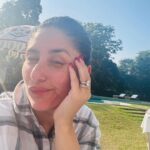 Kareena Kapoor Instagram - Makki ki roti, sarson da saag from our very own ghar ka bagh ❤️😉 P.S. these are a few of my favourite things 🫶🏻 #wintersupnorth #winterwoman