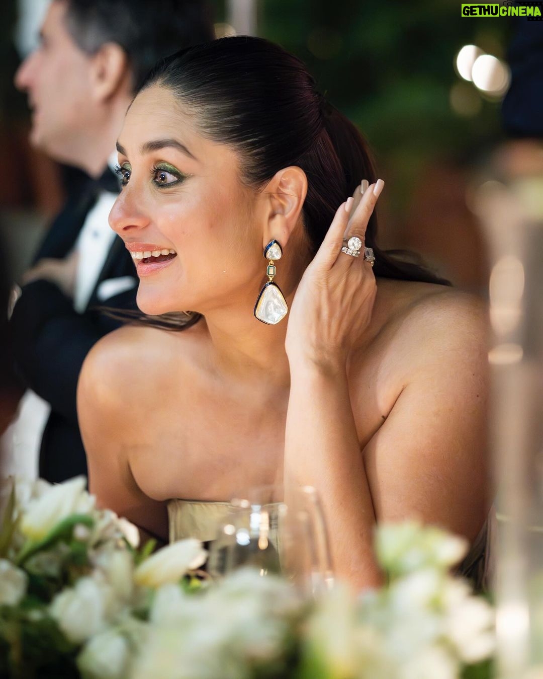 Kareena Kapoor Instagram - Ralph Lauren is timeless… whether it’s the working woman polo shirt, the luxe sporting cricket sweater, or the classic black dress. To me, it’s just everything that represents comfort and warmth… A family favourite for sure💛 A GOLDEN NIGHT INDEED 💛💛💛 @princessdiyakumarifoundation, @pachojaipur @gauravikumari @ralphlauren @collectiveindia #collaboration #RalphLauren P.S. Swipe till the end for 🎶, Sinnerman by my all time lover Nina Simone