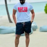 Kareena Kapoor Instagram - Is he advertising the next holiday destination ….while still on holiday!!!????🤣🤣🤣🌈🌈❤️❤️ #My hot husband💥❤️#My Saifu …