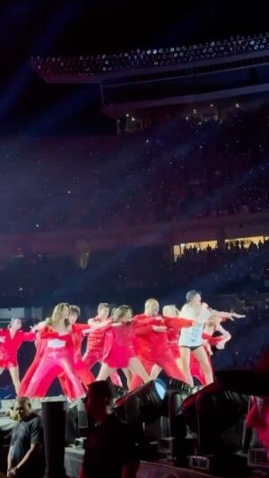 Karen Chuang Instagram - July 12, 2023 :: In my head I’m saying, “Wahoo!!” in Super Mario’s voice.

🎥: Robyn (@robyn) night 1 in Kansas City, MO

#tstheerastour #erastour #kansascity #22 #skipping #taylorswift