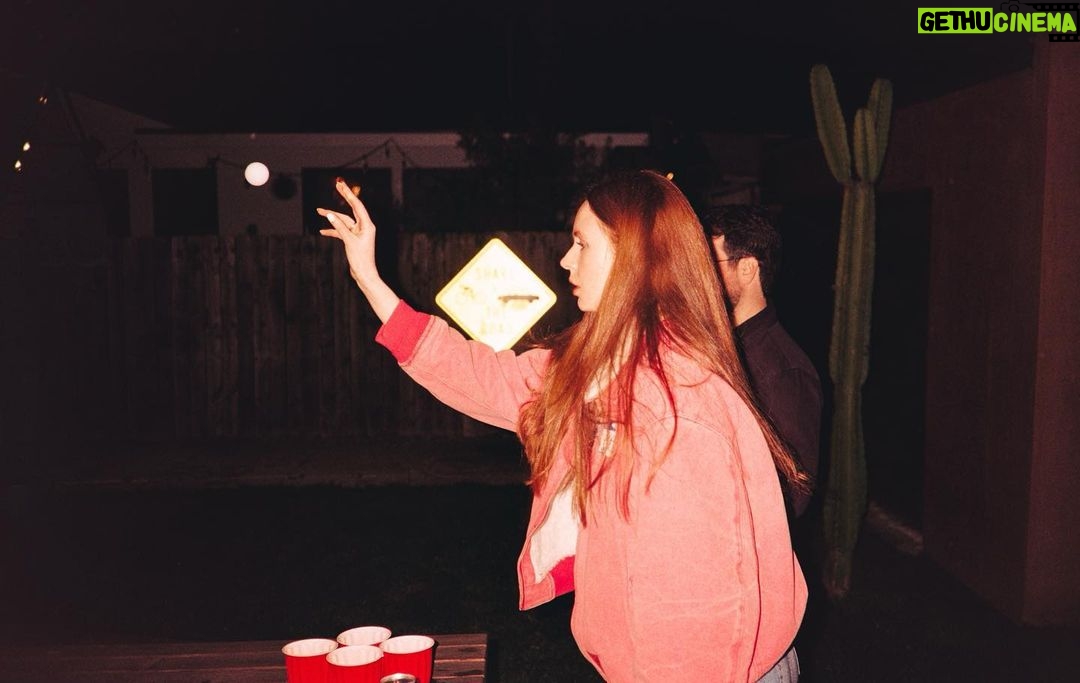 Karen Gillan Instagram - Beer pong 📷 @selashiloni