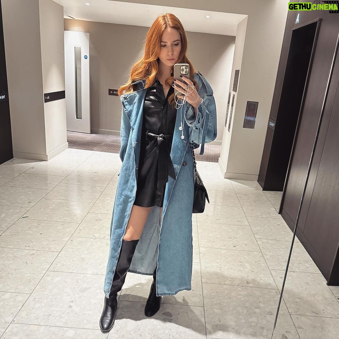 Karen Gillan Instagram - 🍝 🎧 London, United Kingdom