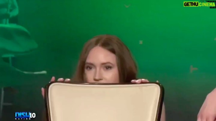 Karen Gillan Instagram - How I enter press junket interviews these days #murderous #peoplemightlikethat