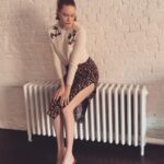 Karen Gillan Instagram - 🍒Carolina Herrera show 🍒 Hair @thedavidcruz Make up @kaleteter #nyfw
